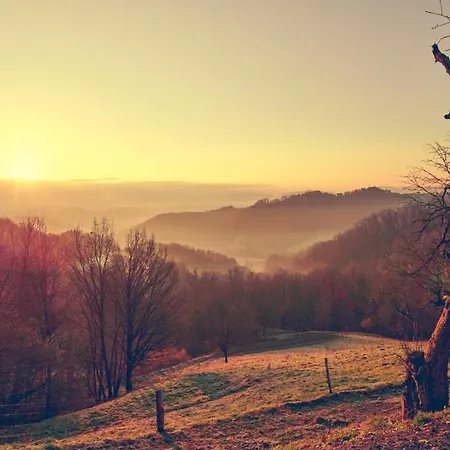 Vakantiehuis Tri Estate, A Piece Of Paradise In Kozjansko Podčetrtek